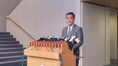 梁振英：他和其他局長都不知道「政府立場」