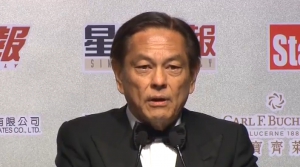 何柱國在頒獎禮揭肖建華發跡及荒唐艷史