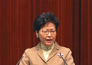 盲撐政府議員現眼報遭特首揶揄「是各位批的」