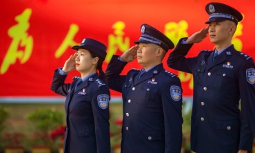 【博評】海邊的季節：2025式人民警察制服正式列裝-看人民警察制服演變
