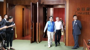 只有兩議員出席立法會今午又流會