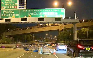 示威者開放吐露港公路部分行車線惟政府拒配合