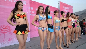 冰雪行「貓步」女大生為前途搏盡