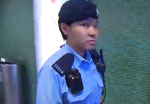 「師姐」發威港鐵站內開槍擊傷可疑男子