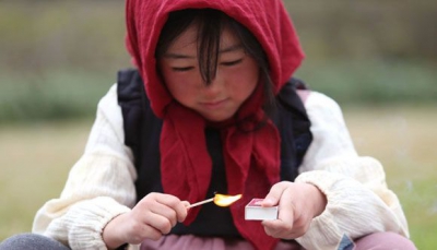 上海「賣火柴的小女孩」買火柴做慈善