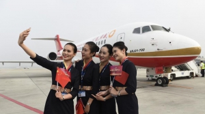 國產客機「阿嬌」首航成都飛上海