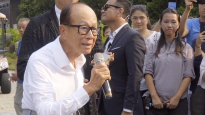 李嘉誠回應近來批評﹕「已習慣莫須有指責」