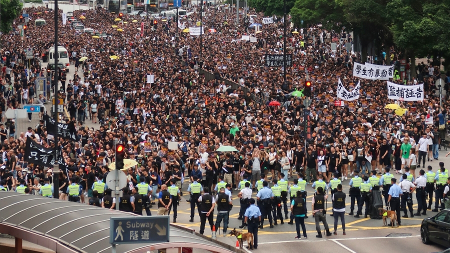 三男女涉反修例活動禁錮及非禮判囚 法官斥挾善行惡