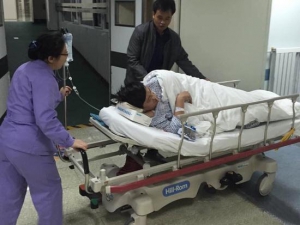 南航乘客急病要自行爬離機艙求救
