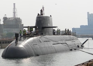 海鯤艦回塢 惹出更換帆罩疑雲？
