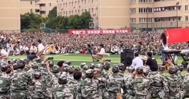 軍訓場舞蹈被批低俗 四川農業大學：高度重視