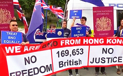 一批持BNO護照港人倫敦請願要求居英權