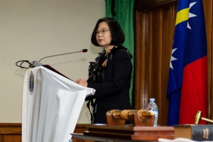 蔡英文叫韓國瑜告訴大陸勿再打壓台灣
