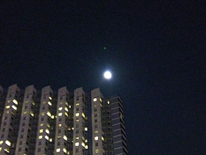 今晚夜香港月亮超級圓滿
