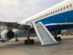 手痕女乘客亂啟動飛機逃生梯或要賠逾10萬元