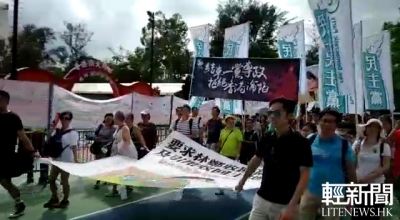 民陣七一遊行 警方力防插隊