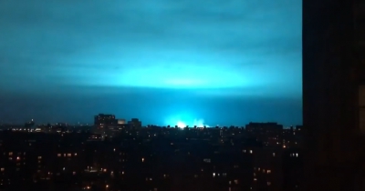 紐約皇后區電箱爆炸 天際間冒出奇幻藍光