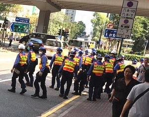 民安隊出動清除路障一天即惹隊員反彈