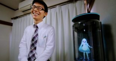 娶虛擬偶像當妻子 跨次元婚姻生活是怎樣？