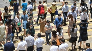 年內近九萬人離港 政府﹕不等同移民