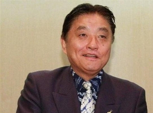 外交部華春瑩叫名古屋市長跪地道歉