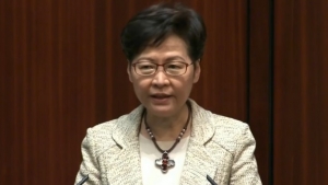特首﹕不應採取與病毒共存策略否則通關無望