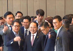 中聯辦主任王志民借立法會午宴向市民「闢謠」