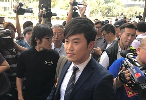 鄭松泰被控侮辱國旗區旗案押後4星期審