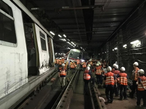 港鐵指撞車現場狹窄工程人員只能逐吋搶修