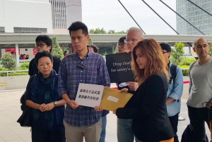 記協泰領館請願求放關學津