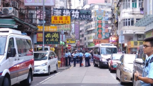 油麻地警員今晨開4槍制止當街「劈友」