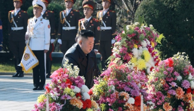 金正恩謁志願軍烈士陵園向毛岸英墓獻花