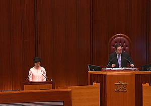 林鄭月娥立會質詢首次因議員抗議取消
