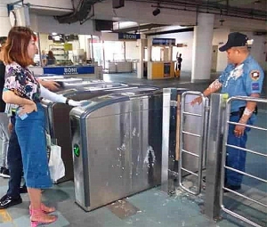 內地女向菲警潑豆腐花被指侮辱所有菲律賓人