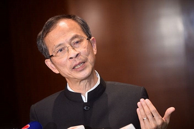 曾鈺成報章專欄指反對「全民派錢」是謬論