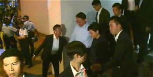 為保和氣收場林鄭月娥等候4小時才離開伊館
