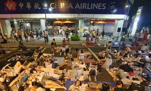 華航空服員今晨罷工2萬乘客受阻