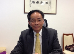 葉國謙：包辦正副主席事出有因