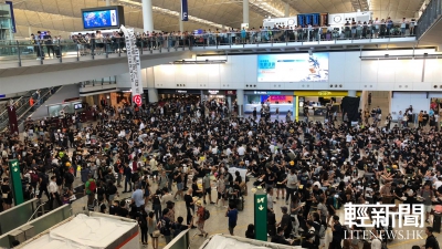 【持續更新】一連三日機場反修例集會 示威者向旅客傳達訴求