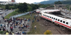 台鐵高速普悠瑪列車宜蘭出軌18死187人傷