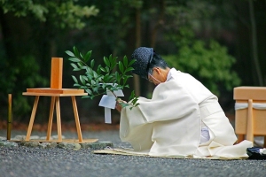 【博評】談璞：敬鬼神而遠之