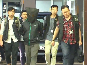 【有片】警察：「唔使擔心」白衣人：「戥警察心痛」