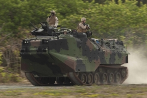 無車用：美海軍陸戰隊AAV-7停止水面訓練及部署