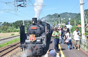 台鐵不懼投訴堅持保留蒸汽火車鐵道文化