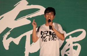 周永康一波三折終抵達倫敦重過學生生活