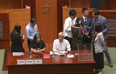 梁君彥在泛民杯葛下當選立法會主席