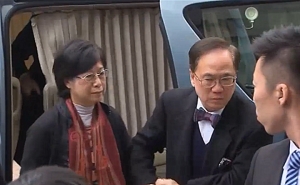 前特首曾蔭權還押監房候判初嚐鐵窗味