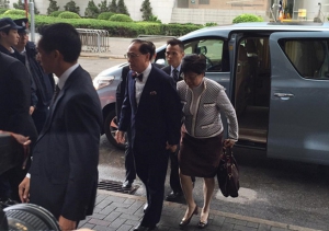曾蔭權案押後下月再審