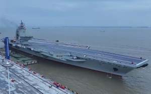 五一勞動節 福建艦進行首次海試