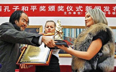 津巴布韋總統穆加貝拒收「孔子和平獎」